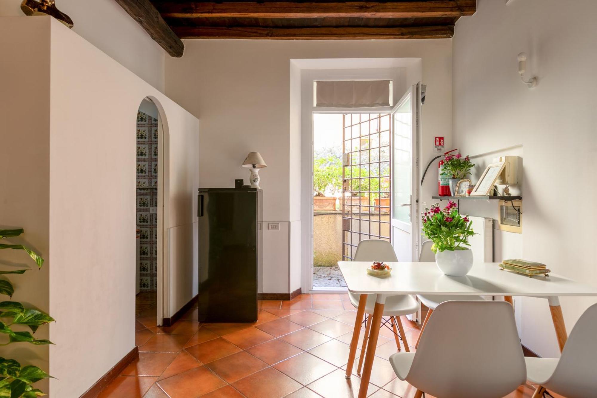 Quiet Trevi Fountain With Patio And Backyard Appartamento *