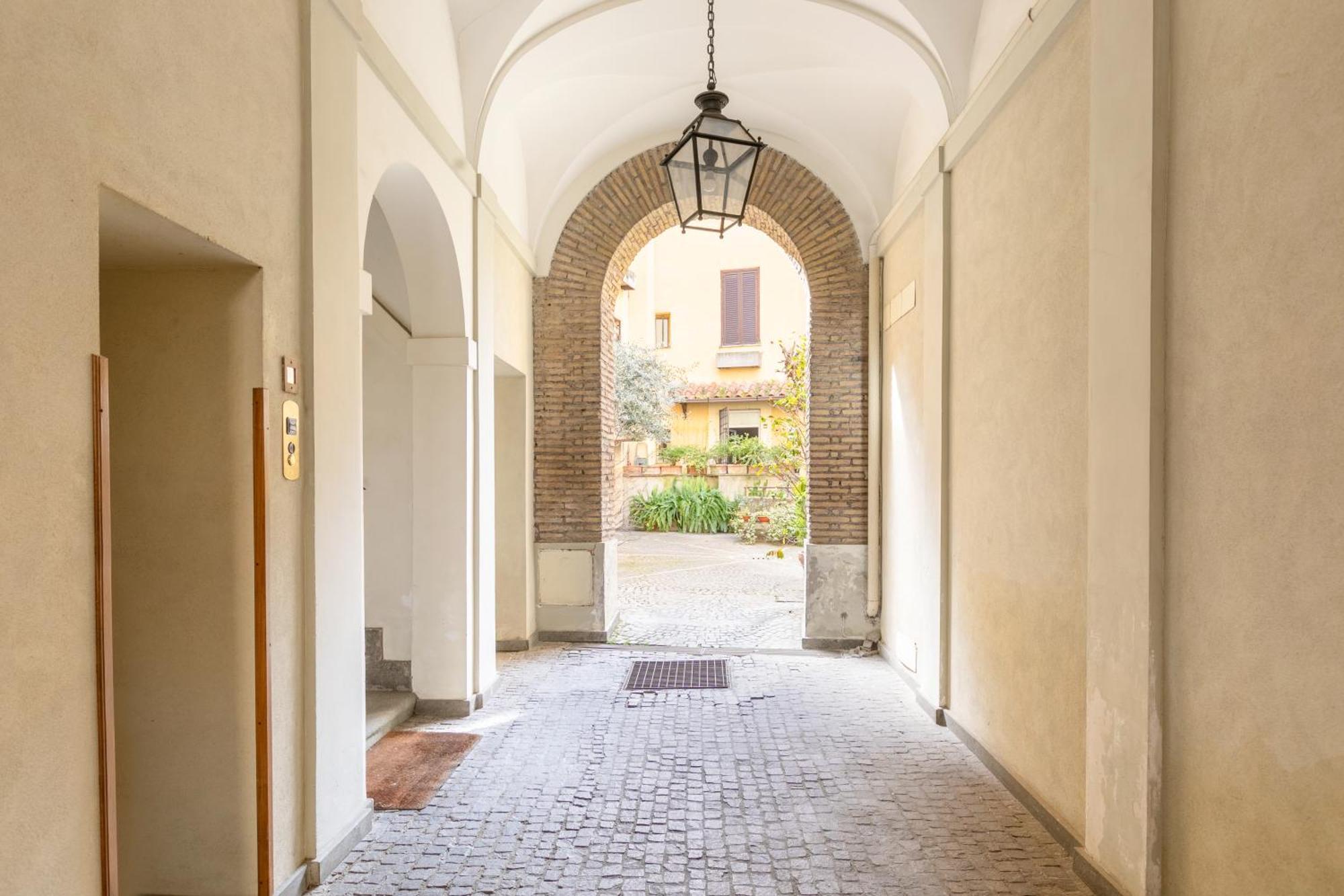 Quiet Trevi Fountain With Patio And Backyard Appartamento Roma