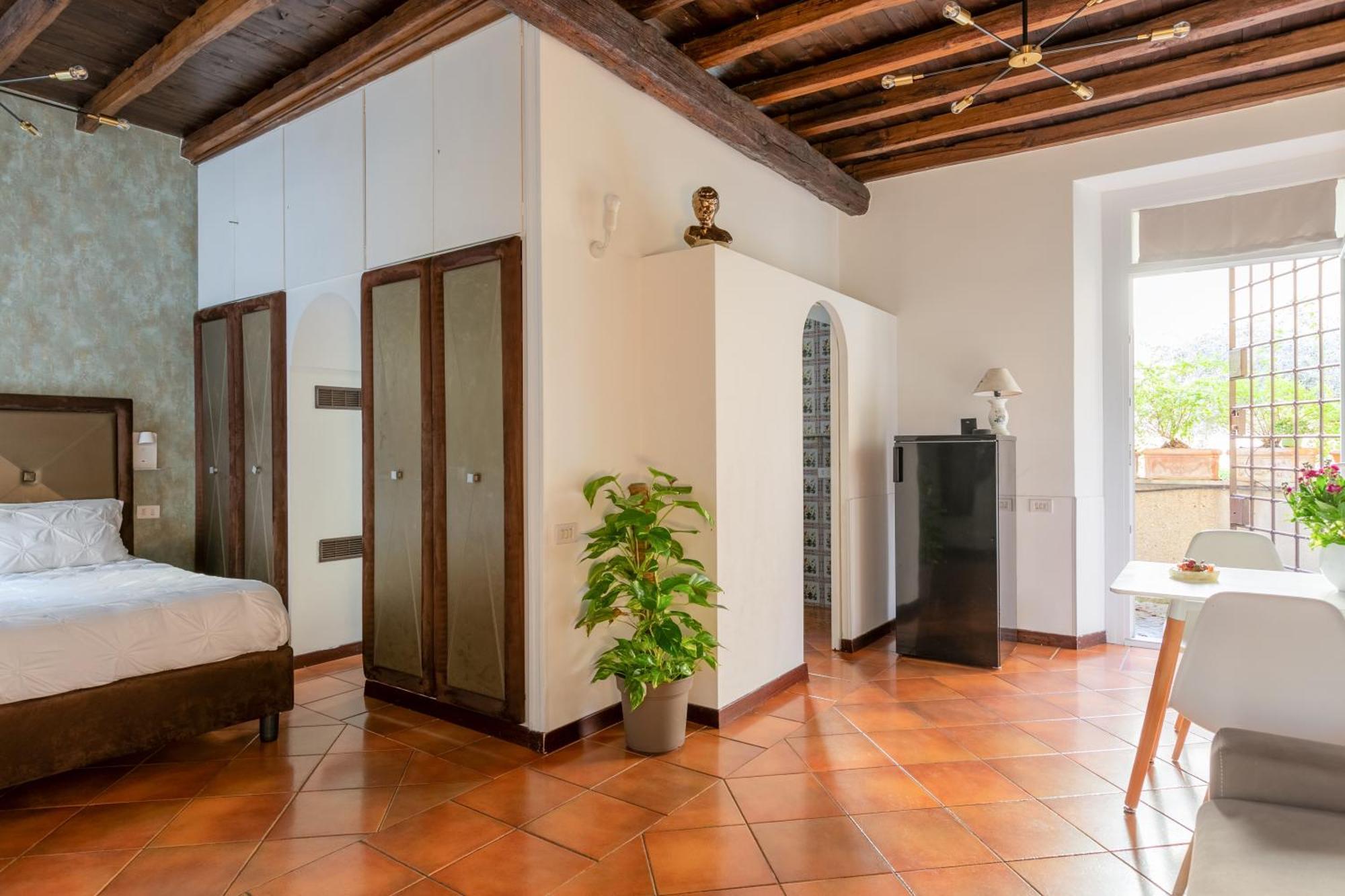 Quiet Trevi Fountain With Patio And Backyard Appartamento Roma