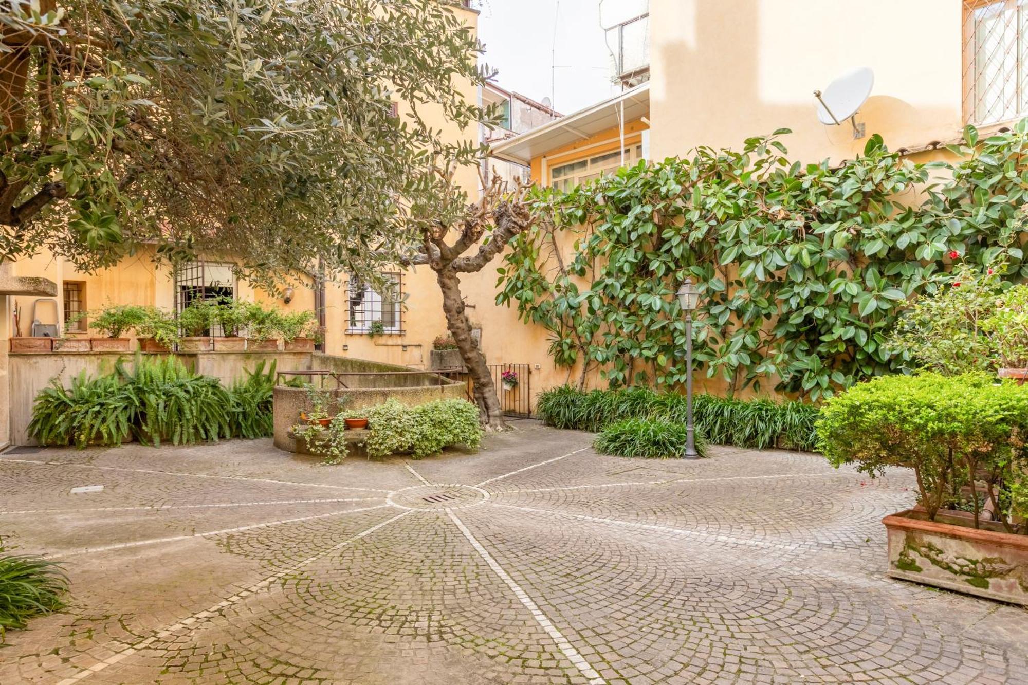 Quiet Trevi Fountain With Patio And Backyard Appartamento *