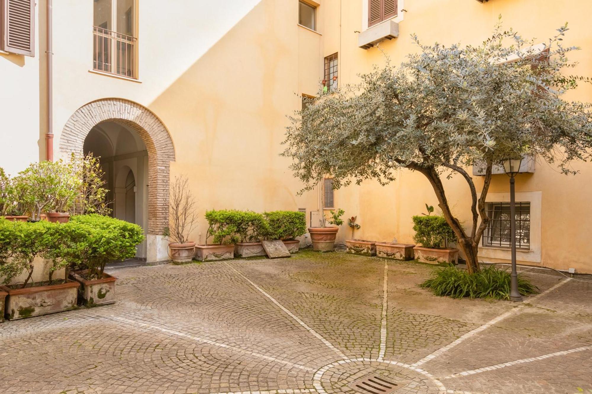 Quiet Trevi Fountain With Patio And Backyard