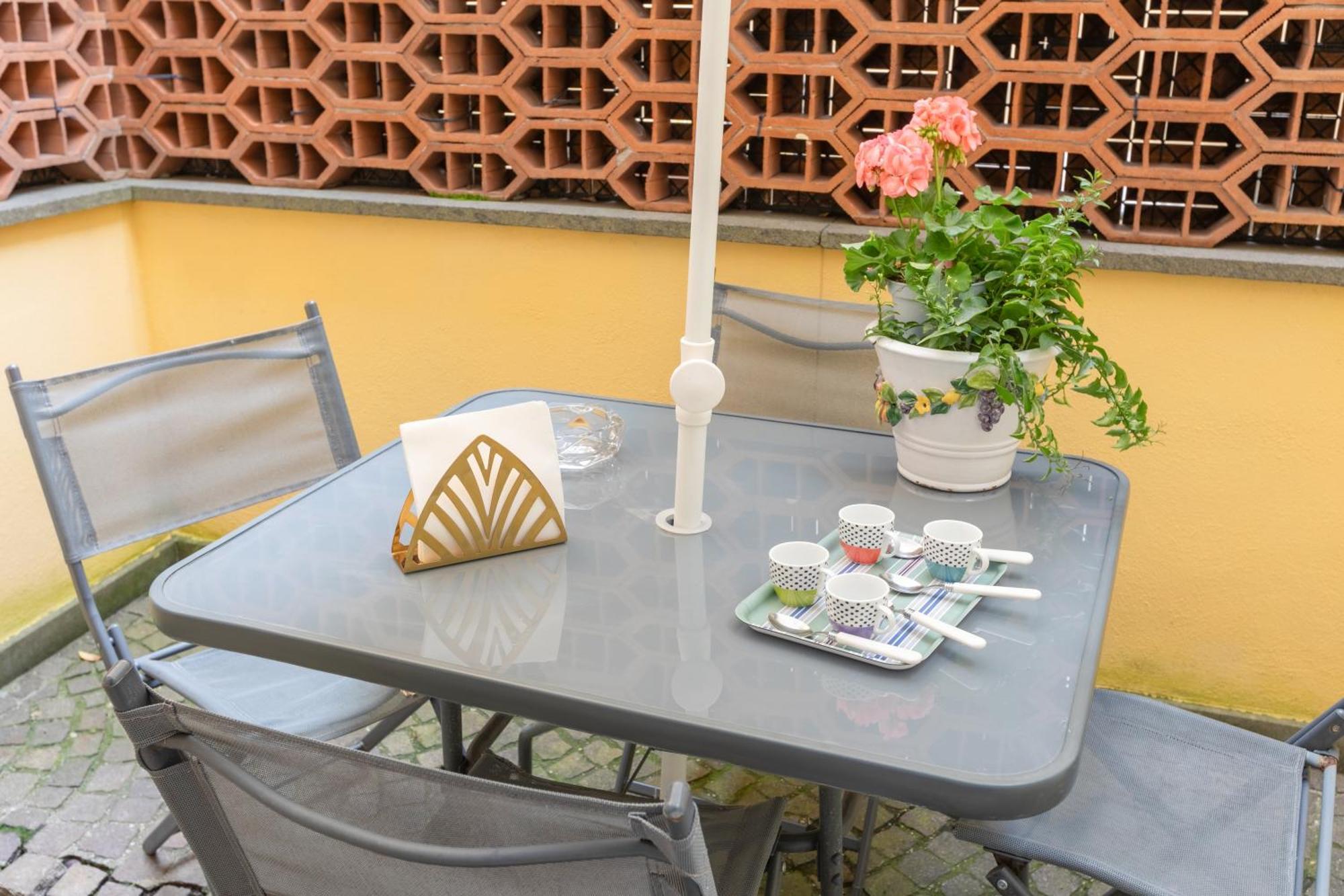 Quiet Trevi Fountain With Patio And Backyard