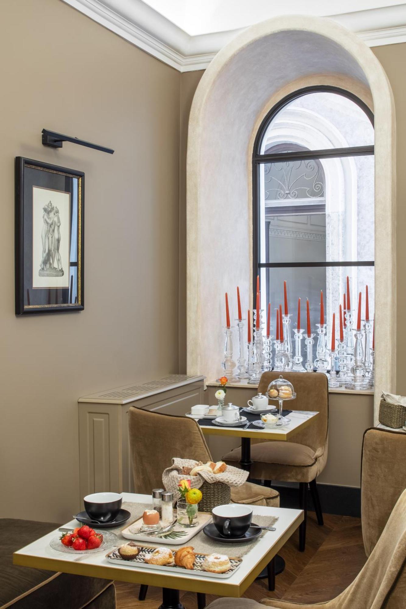 Hotell Adriano Rooftop 4*