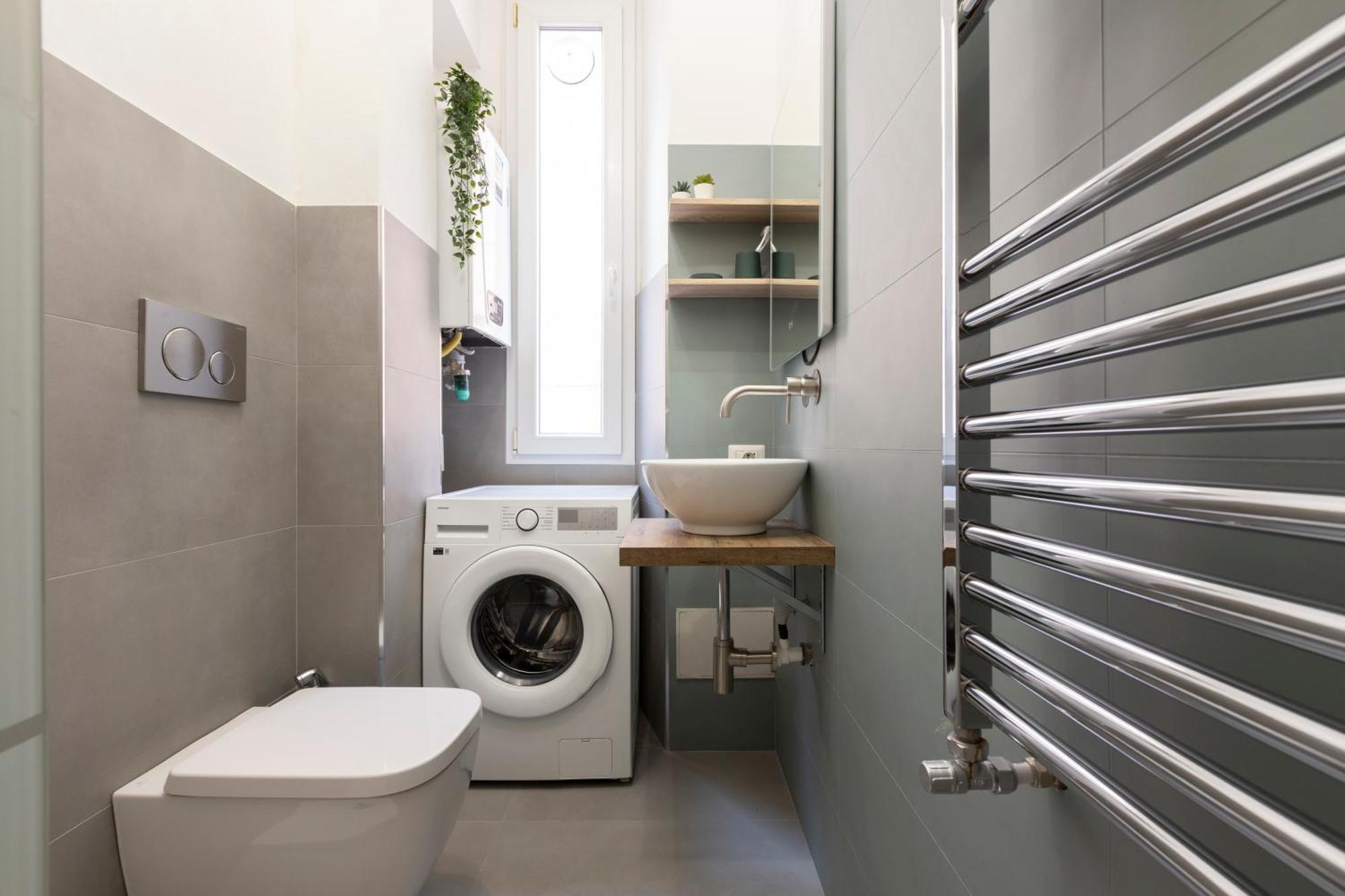 The Rent - Sunny Three-bedroom Near Ottaviano Metro Stop Apartamento
