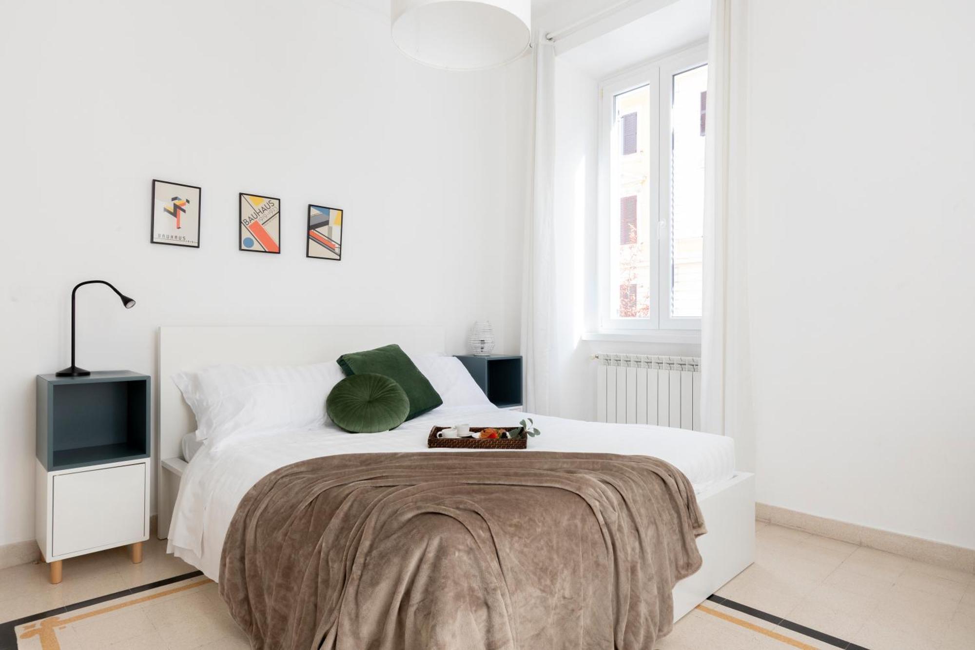 The Rent - Sunny Three-bedroom Near Ottaviano Metro Stop Roma