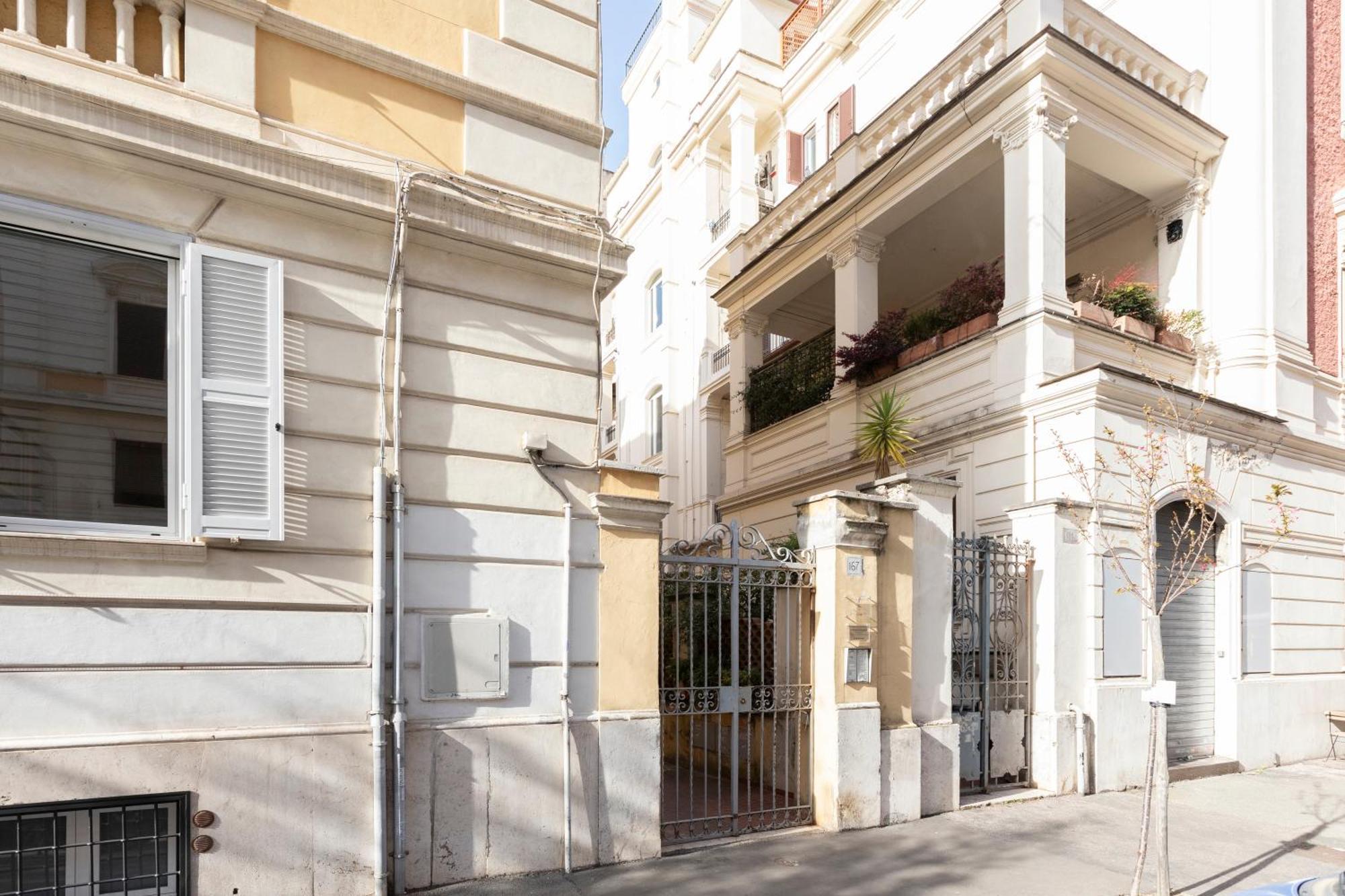 The Rent - Sunny Three-bedroom Near Ottaviano Metro Stop Apartamento Roma
