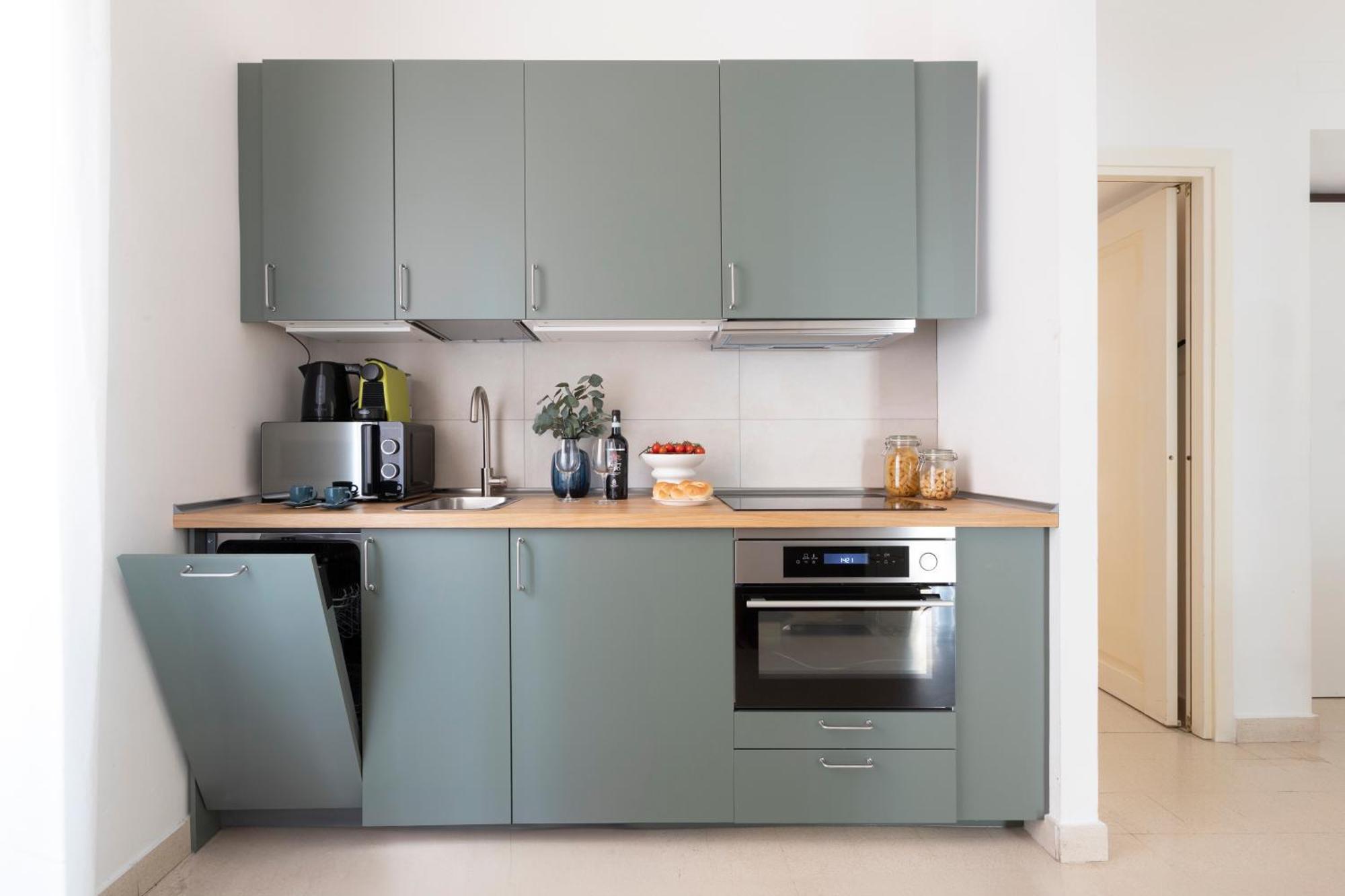 Apartamento The Rent - Sunny Three-bedroom Near Ottaviano Metro Stop *