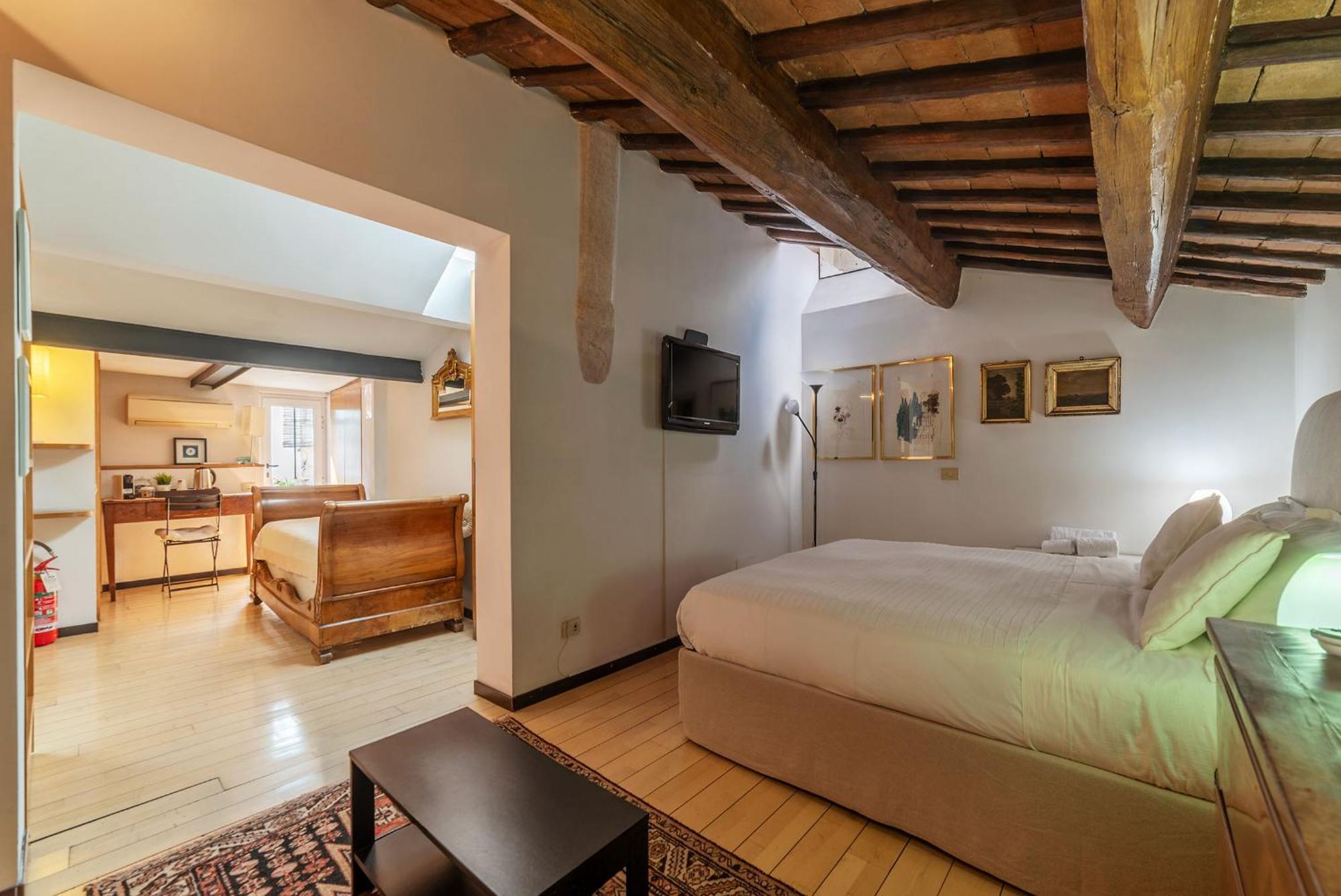 Orange With Bathroom And Shared Terrace Roma