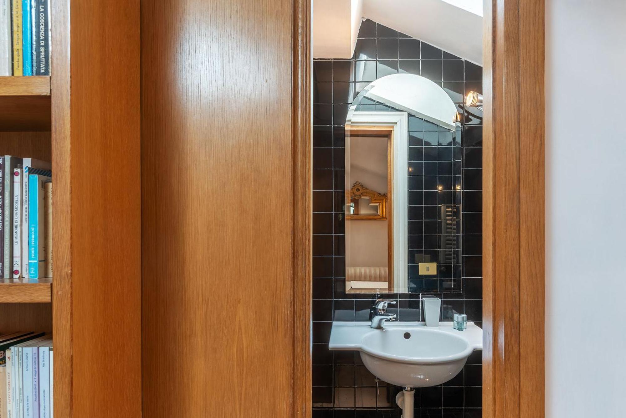 Orange With Bathroom And Shared Terrace * Roma