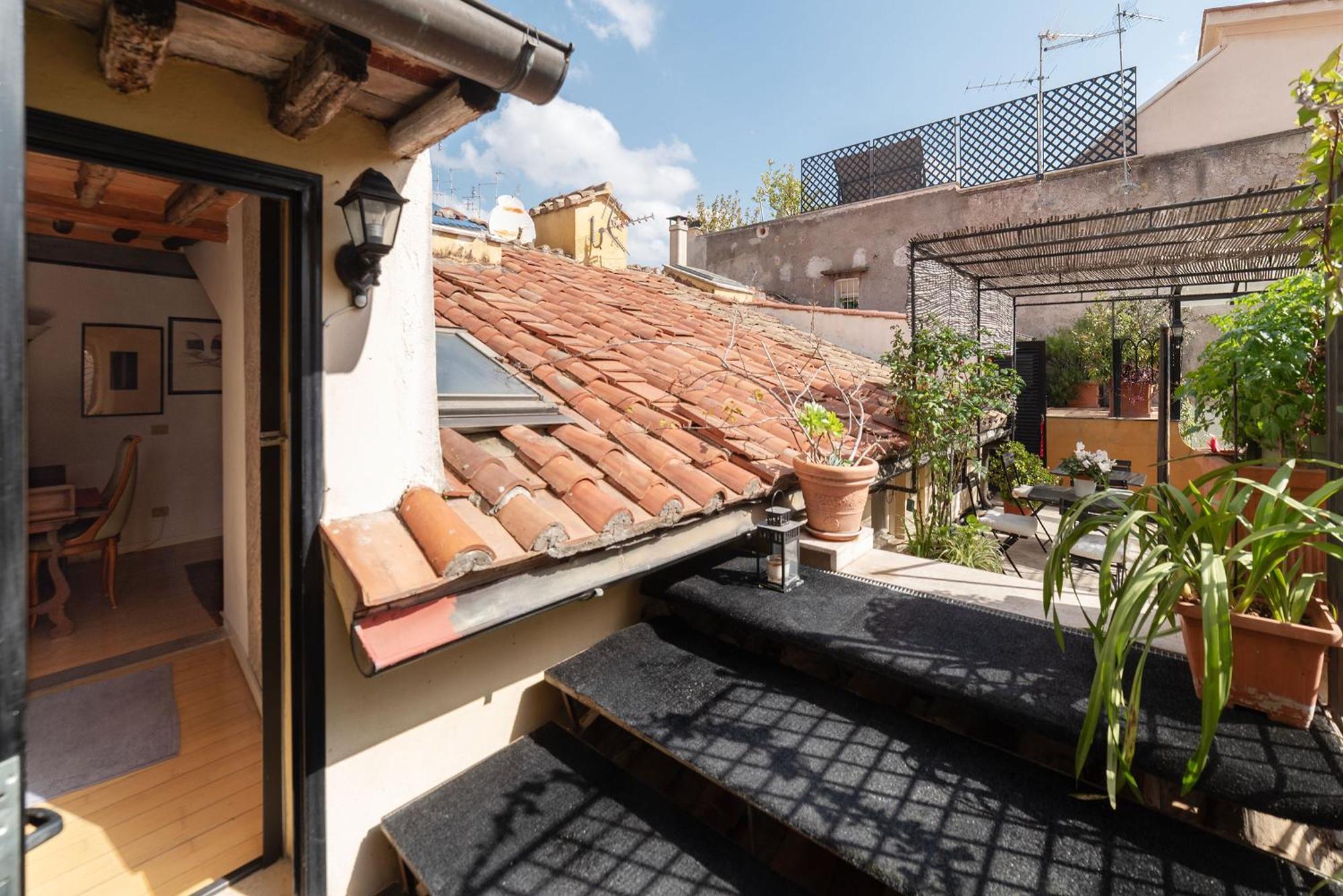 Orange With Bathroom And Shared Terrace *