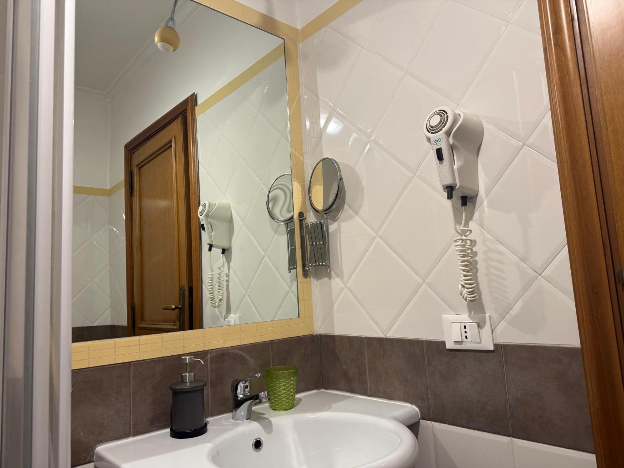 Anthony House, Anthony Floor 3, Castro Pretorio Apartment Rome