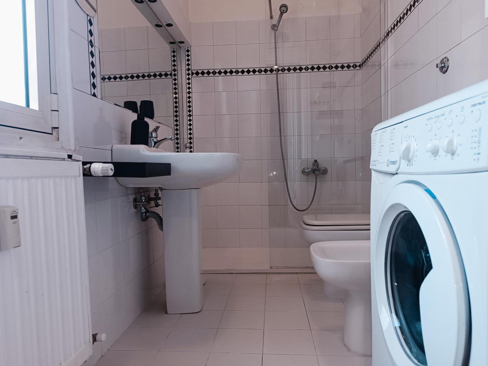 Per 5, Metro B Bologna, Terrazzo, Wi-fi Apartamento