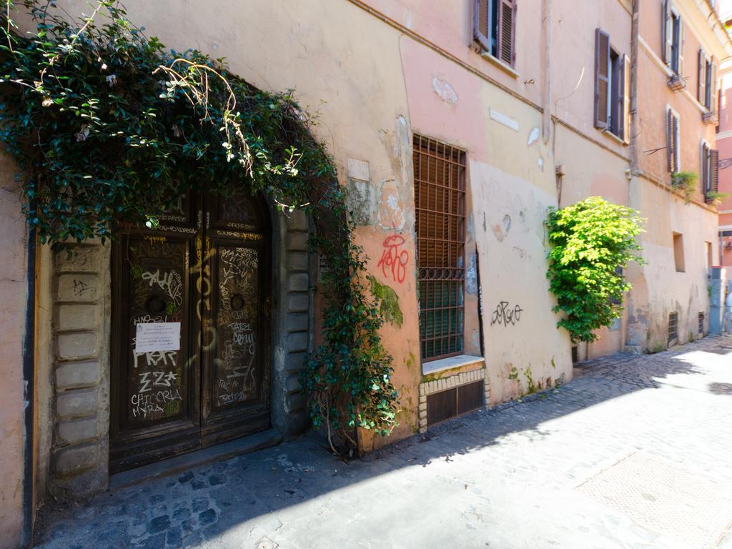 Rentopolis Vicolo Del Piede Trastevere *