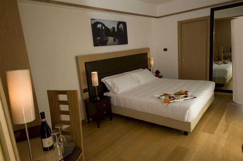 Ginevra Palace Hotell 3*