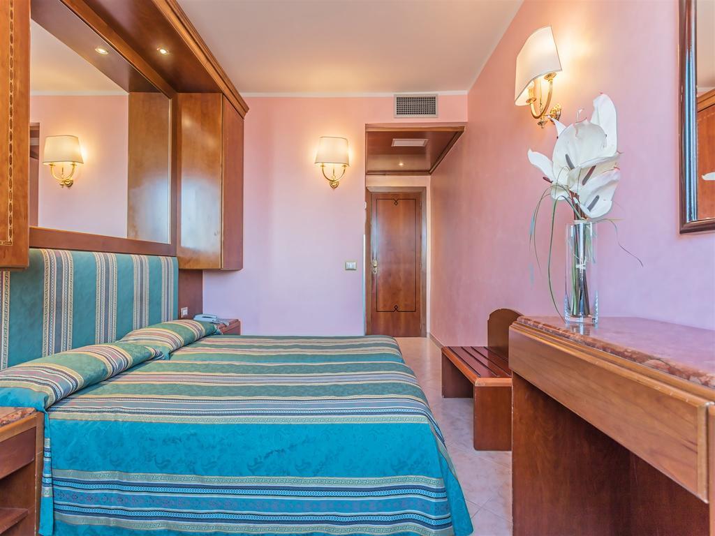 Raeli Siracusa Hotell 3*