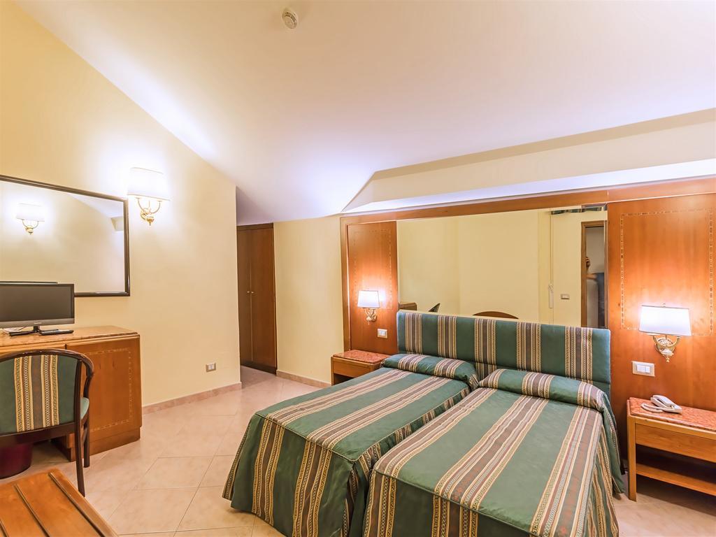 Raeli Floridia Hotell Roma