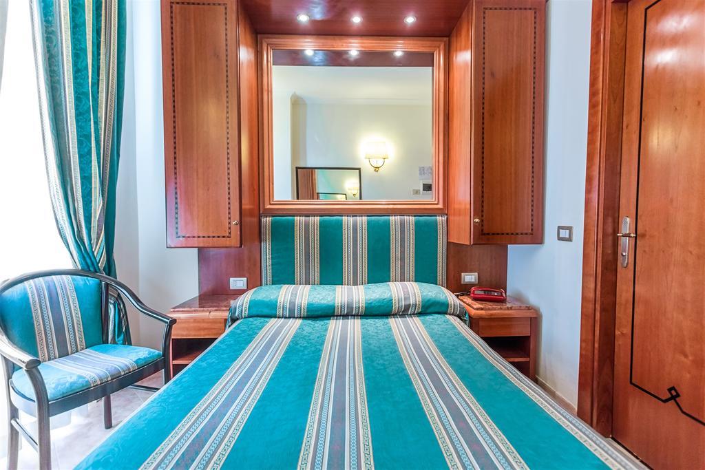 Hotell Raeli Floridia 3*