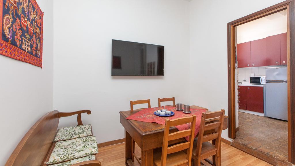 Rental In Rome Santini Apartment *