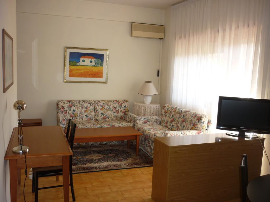 Apartahotel Eur Nir
