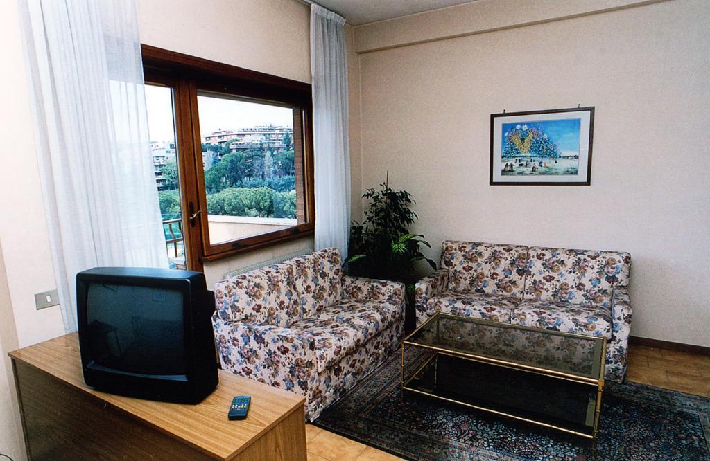Apartahotel Eur Nir