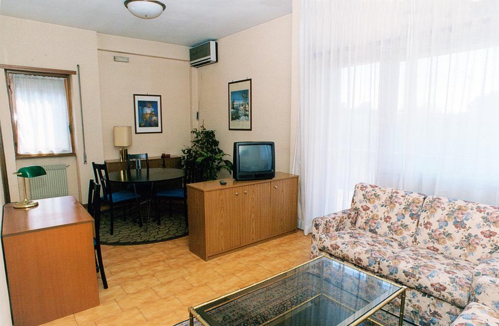 Eur Nir Apartahotel