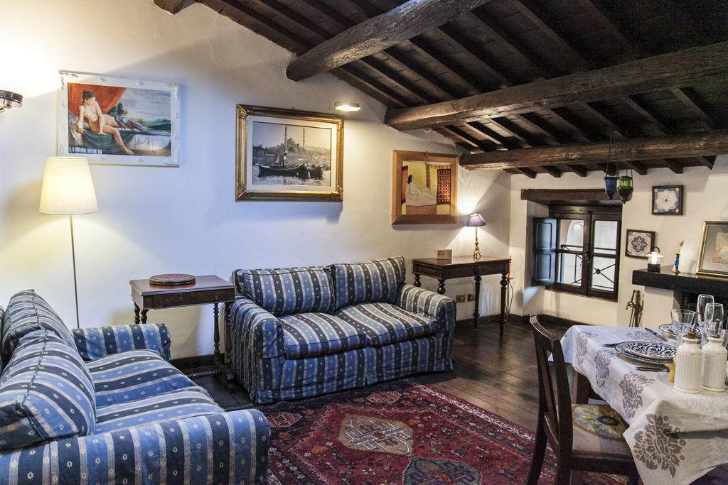 Via Giulia Dreamy Attic Rom