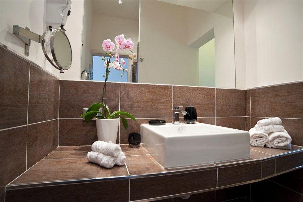 Bed & Breakfast Romerooms Cola Di Rienzo 2*