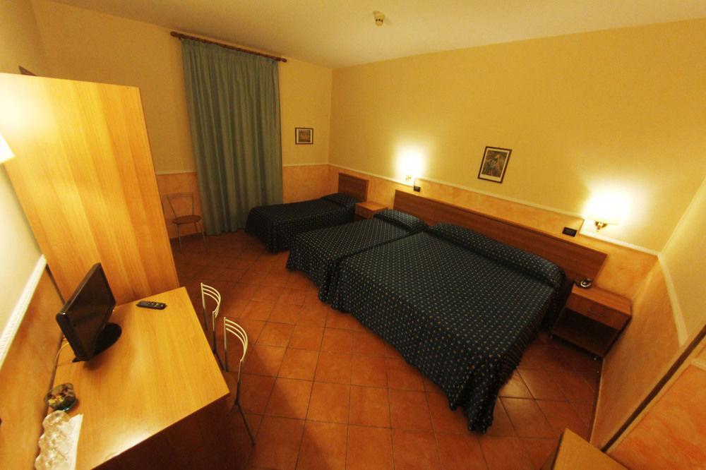 Ascot Hotel 2*