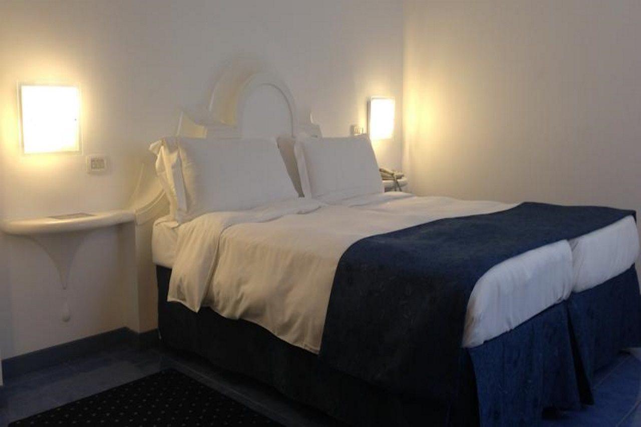 Hotel Shangri-la By Omnia 4*