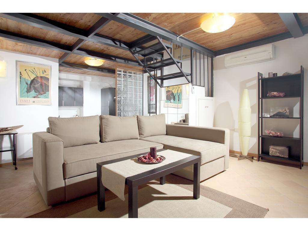 Luxury - Vicolo Palle Rom