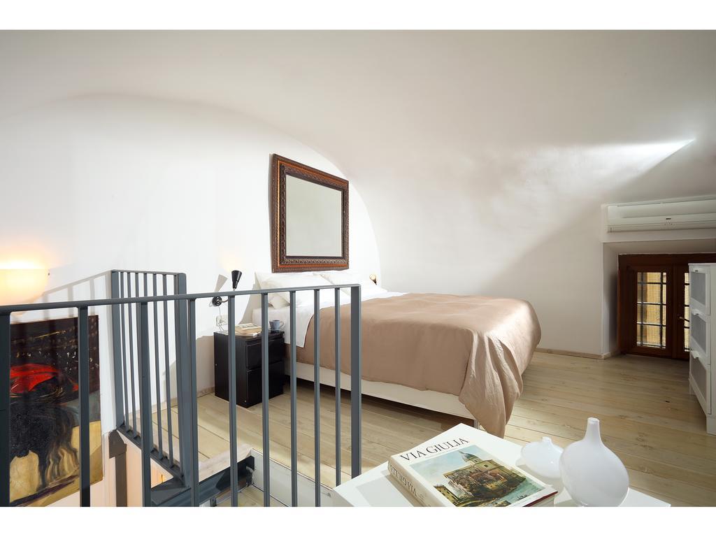 Luxury - Vicolo Palle Rom