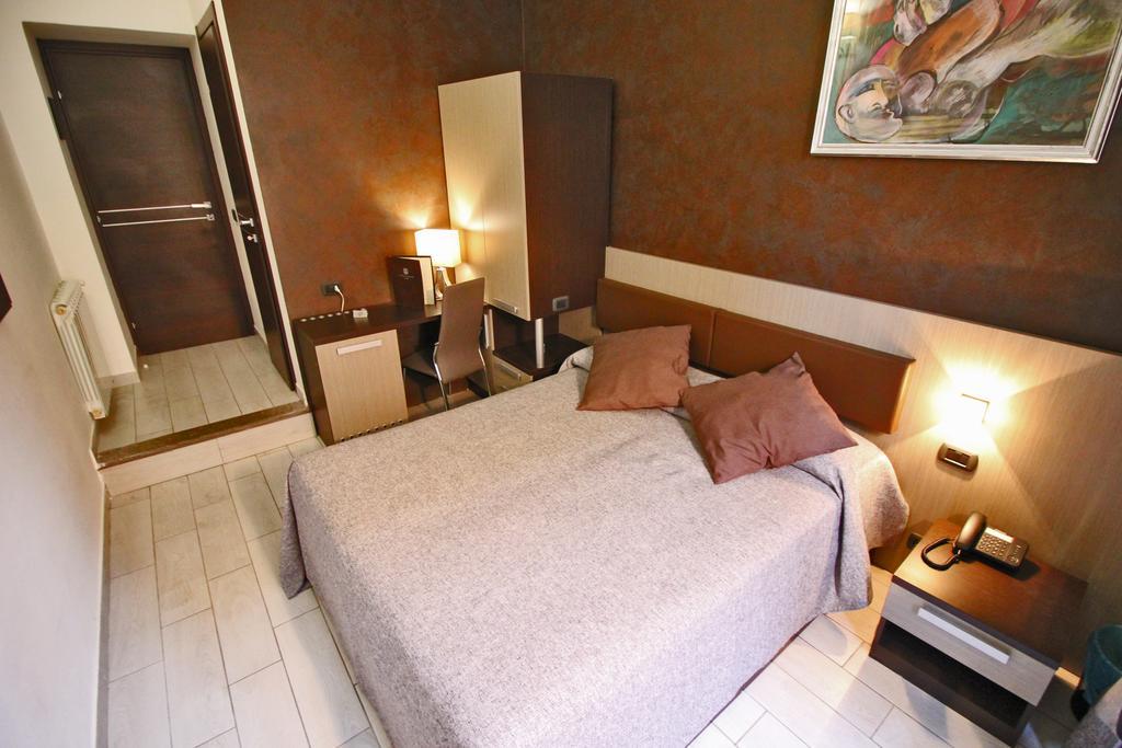 Hotel Charter 2*