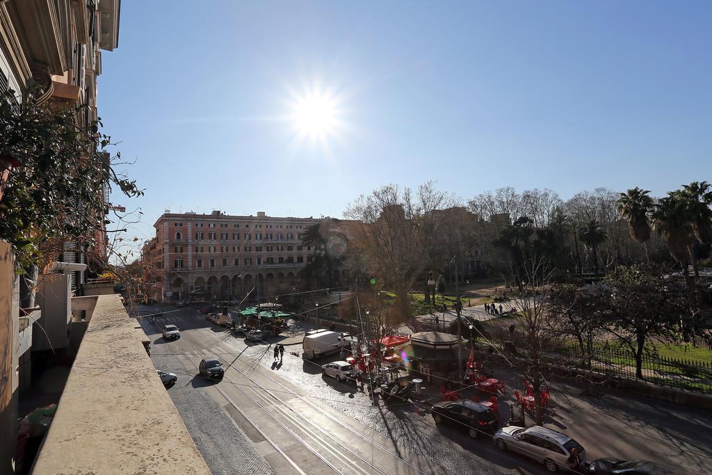 Mr Frills 2* Roma