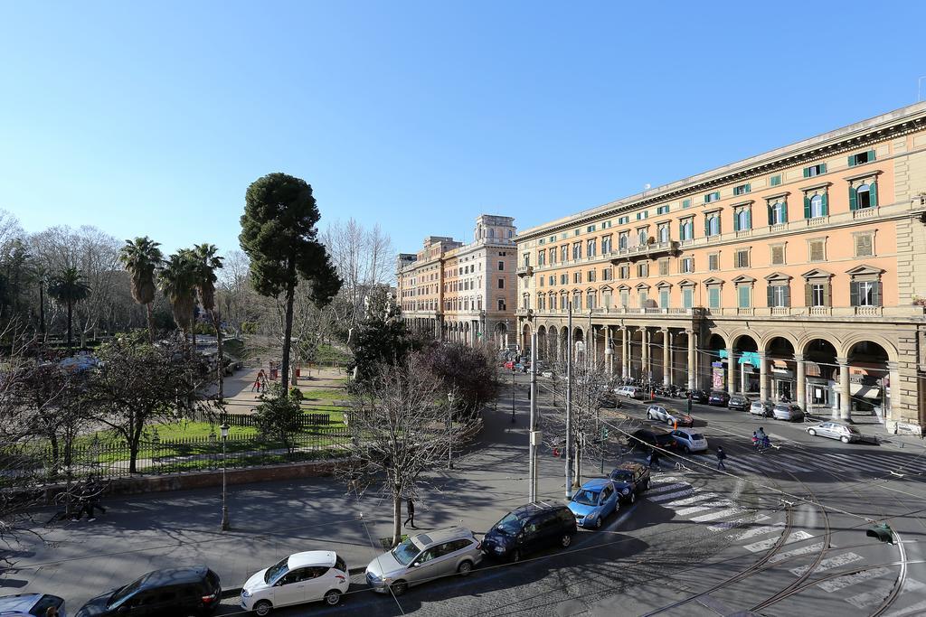 Mr Frills 2* Roma