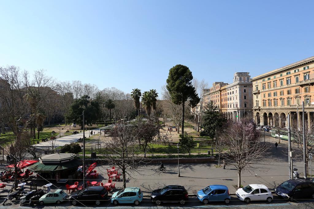 Mr Frills 2* Roma