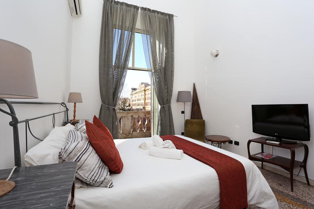 Mr Frills 2* Roma