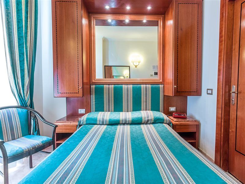 Hotell Raeli Floridia