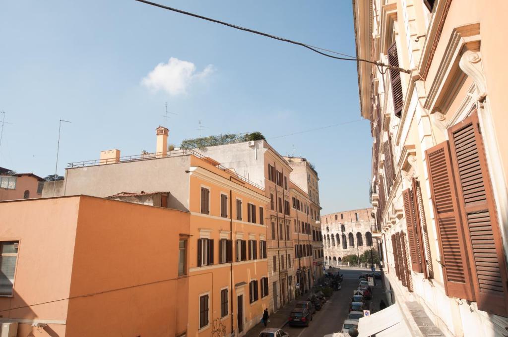 Alojamento de Acomodação e Pequeno-almoço Santi Quattro Al Colosseo