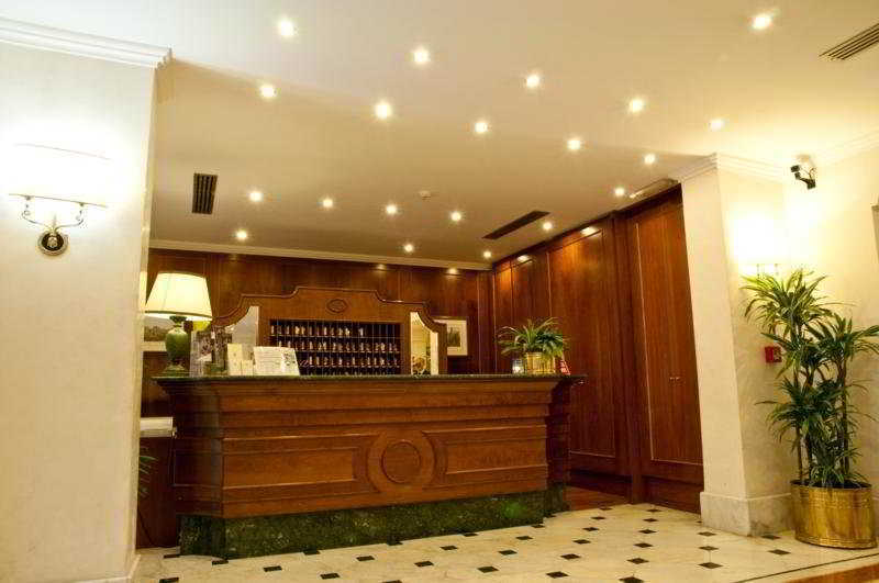 Raeli Luce Hotel