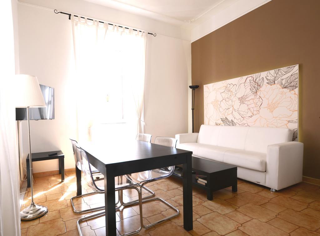 Luxury White House Apartment Rom
