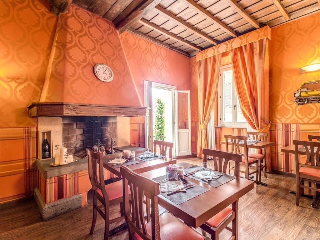 Relais Fontana Di Trevi Hotell 3*