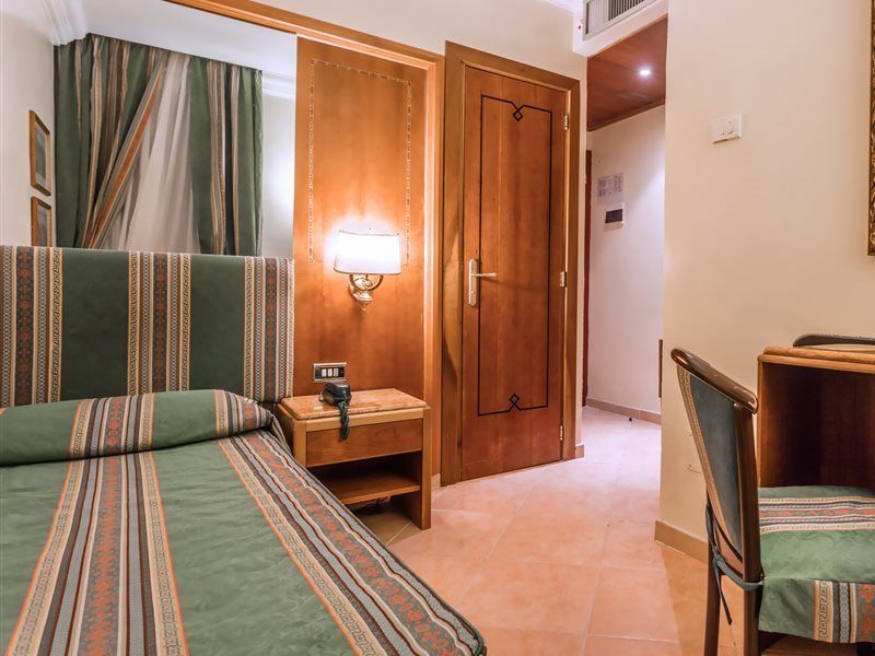 Raeli Siracusa Hotell Roma
