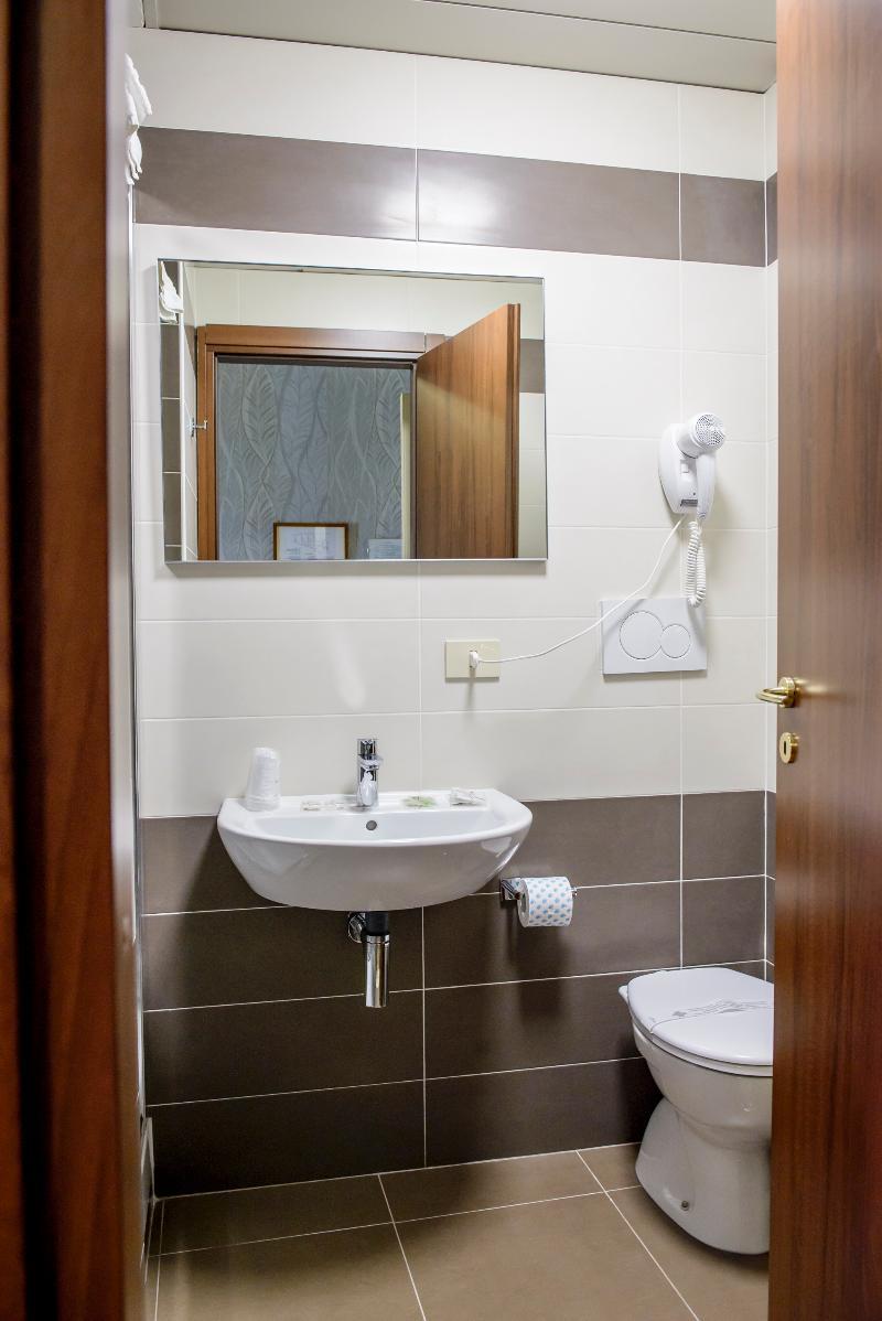 Emmaus Hotell