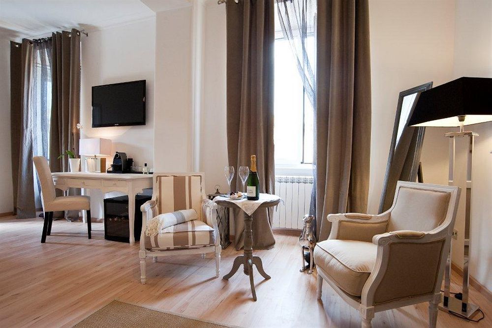 Romerooms Cola Di Rienzo Bed & Breakfast 2*