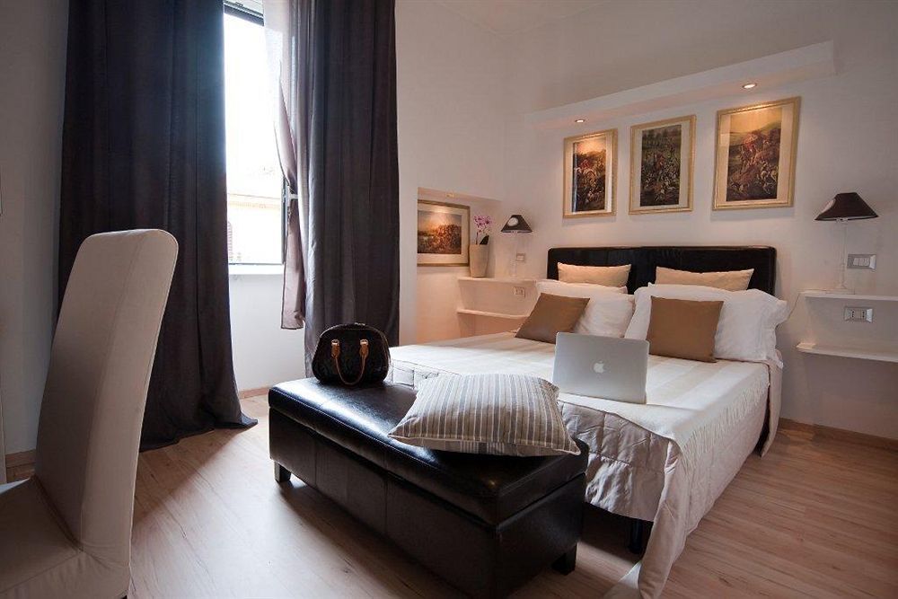 Bed & Breakfast Romerooms Cola Di Rienzo