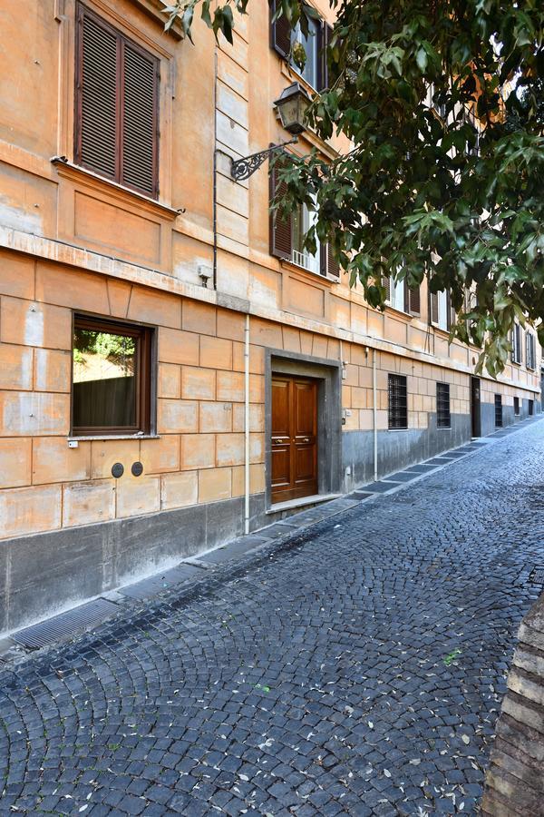 The * Roma