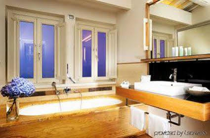 Mario De' Fiori 37 Hotell 4*
