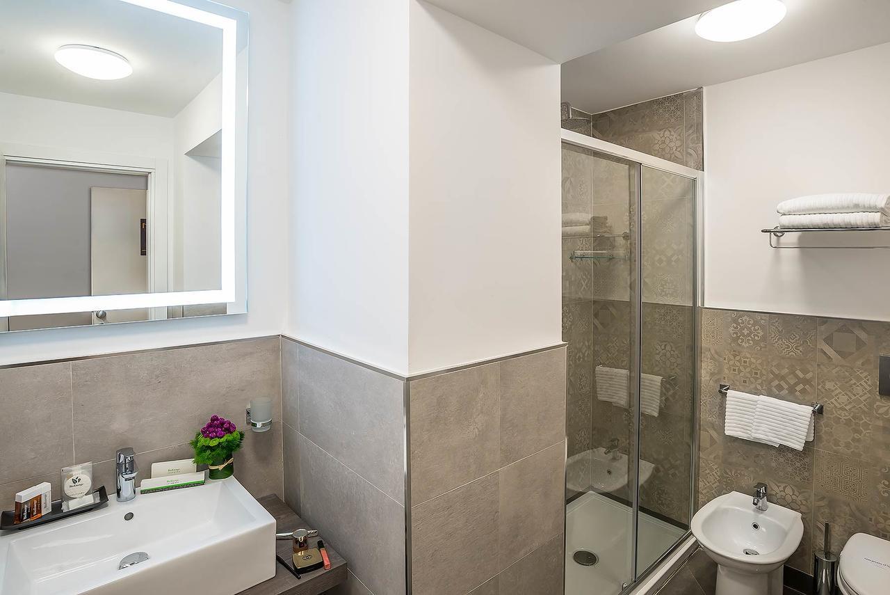 Navona Essence 3*