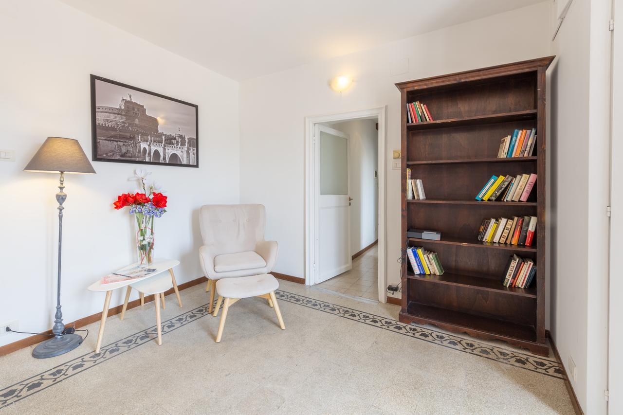 Pellegrino 75 Double Bedroom * Roma