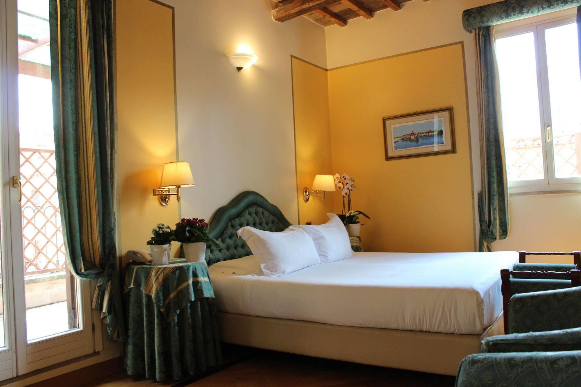 Coronari Palace Hotell 3*